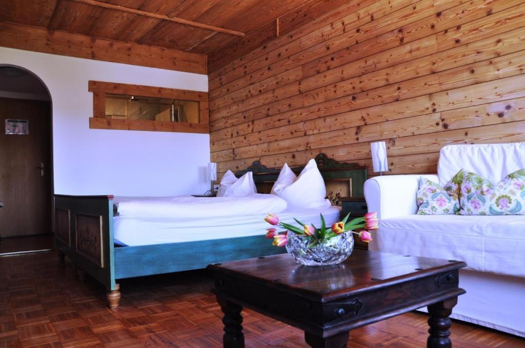 Pension Hirsch Лехбрук Экстерьер фото